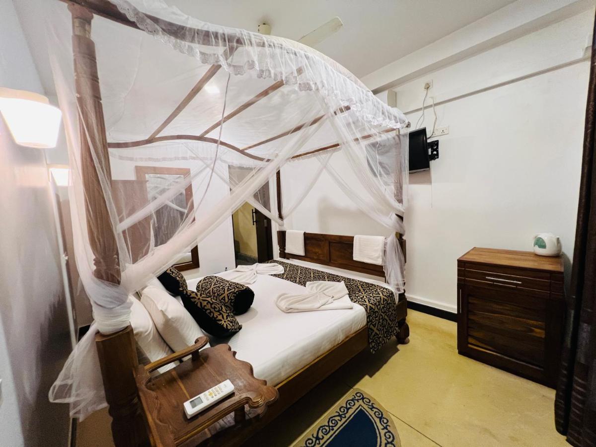 Top Secret Beach Hotel Matara Bagian luar foto