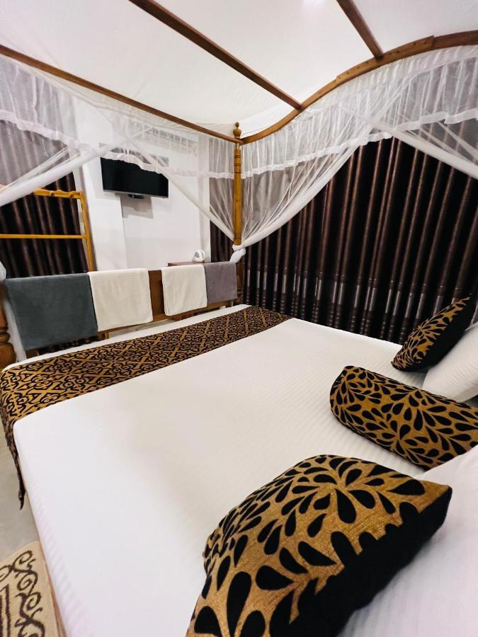 Top Secret Beach Hotel Matara Bagian luar foto