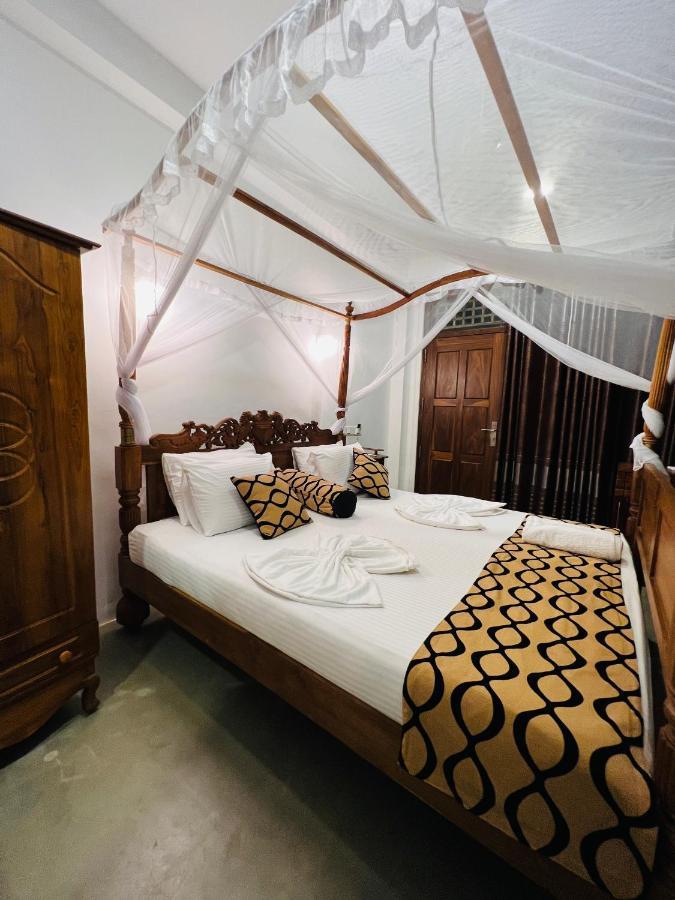 Top Secret Beach Hotel Matara Bagian luar foto