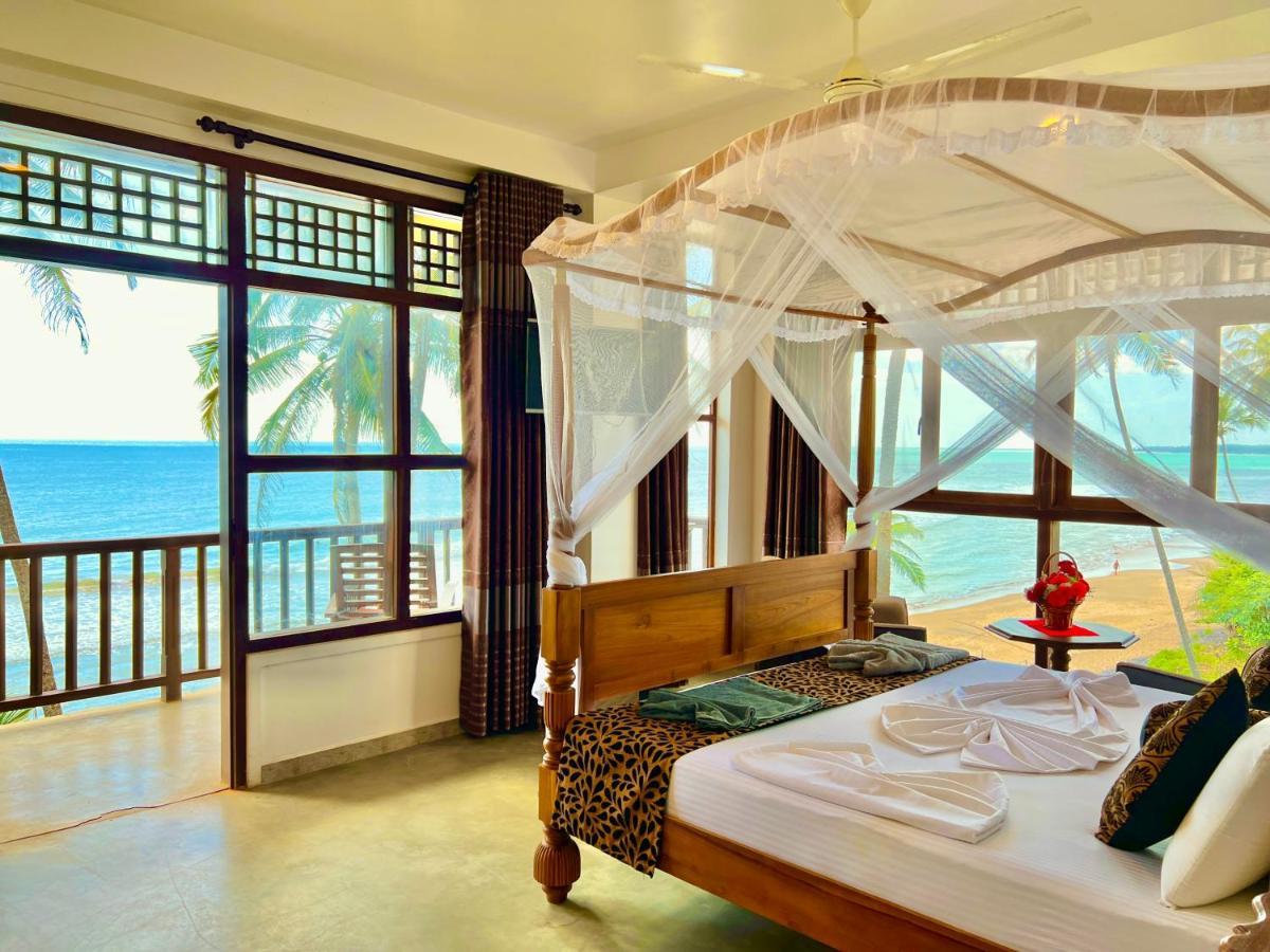 Top Secret Beach Hotel Matara Bagian luar foto
