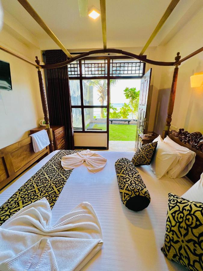 Top Secret Beach Hotel Matara Bagian luar foto