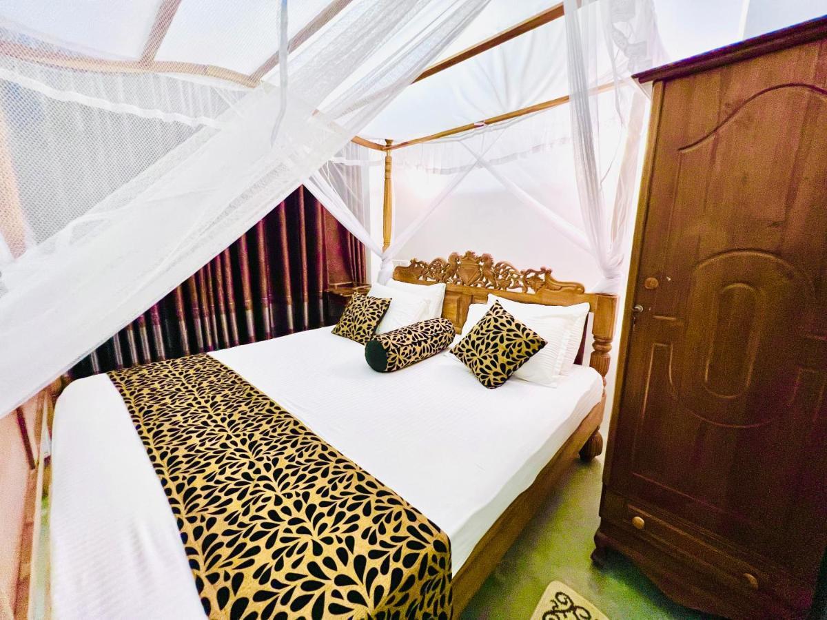 Top Secret Beach Hotel Matara Bagian luar foto